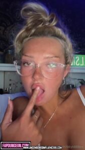Bbyk888ee Nudes Bisexual Brown Eyes Medium Ass Blonde Babe