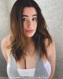Kokopellikisses Huge Tits Big Ass Streamer Huge Caucasian