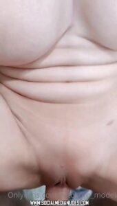 Octokuro_model Brown Eyes Huge Breasts Female Curvy Body