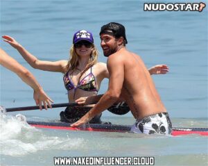 Avril Lavigne Straight Female Actress Leaks Small Ass